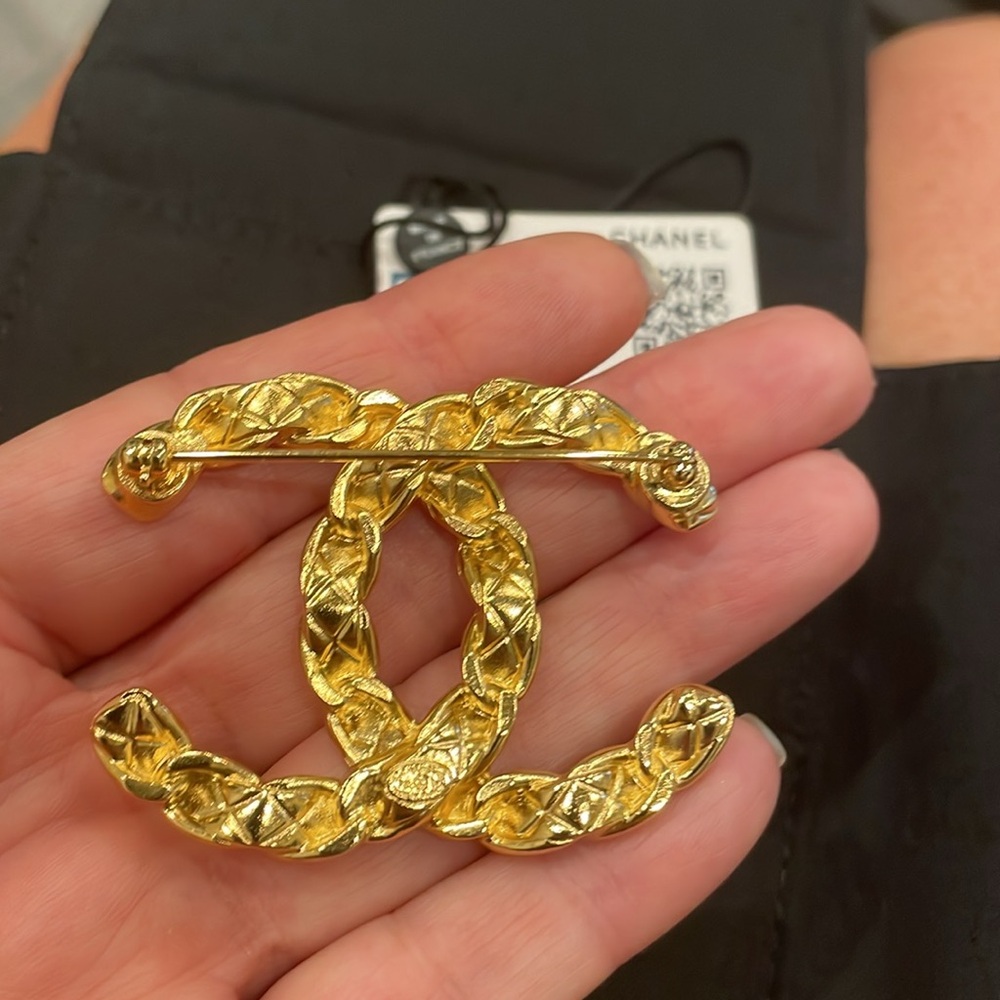 Authentic Chanel brooch - Picture 2 of 2